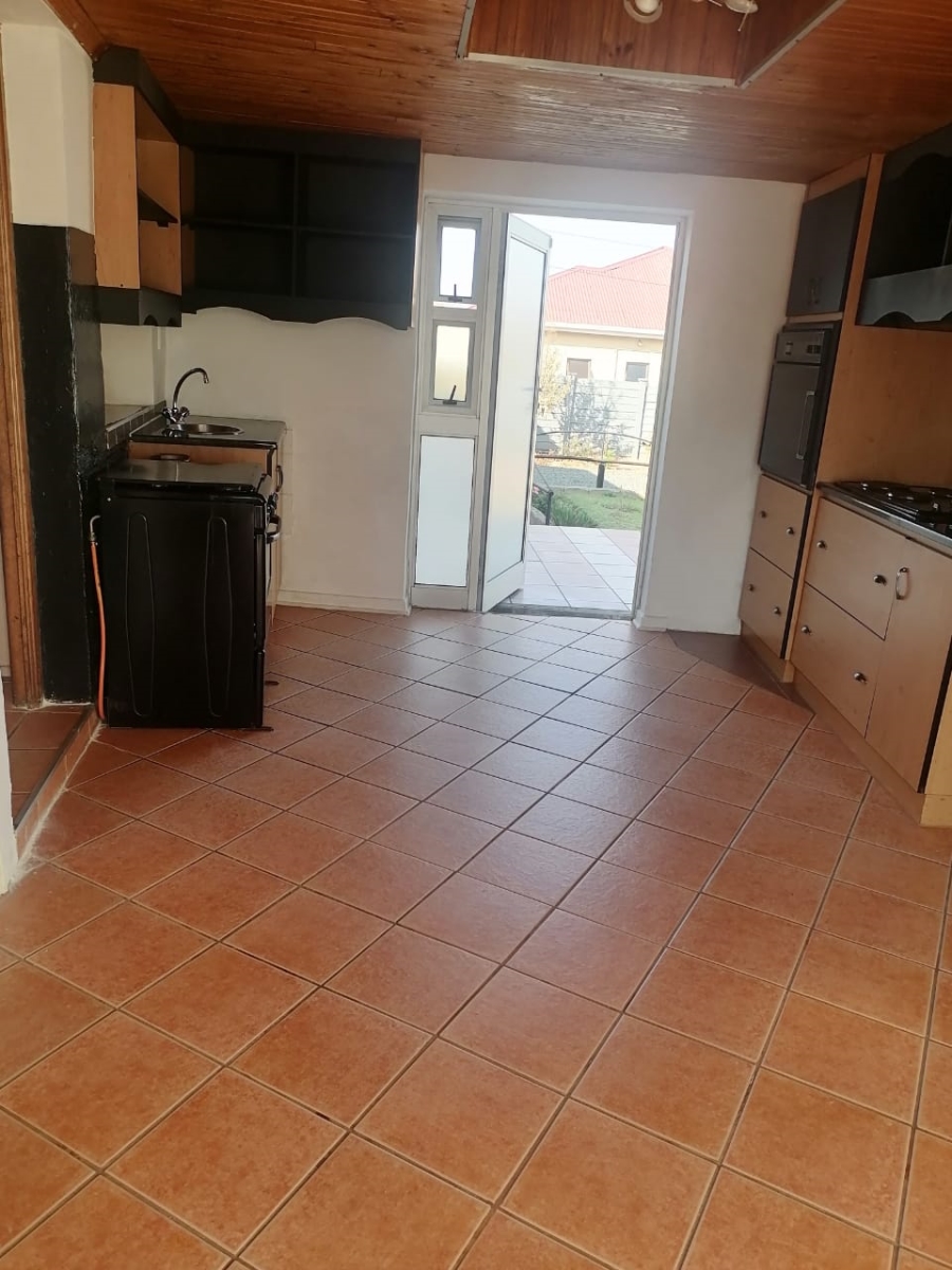 To Let 3 Bedroom Property for Rent in Madeira Park Eastern Cape